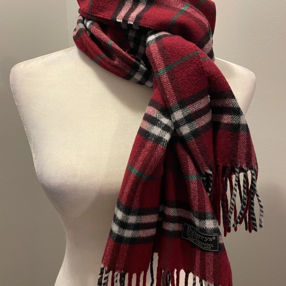 Burberry’s Scarf Wine colored, Classic Nova check scarf 100% lambs wool